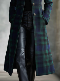 Maren coat, hands in side pockets